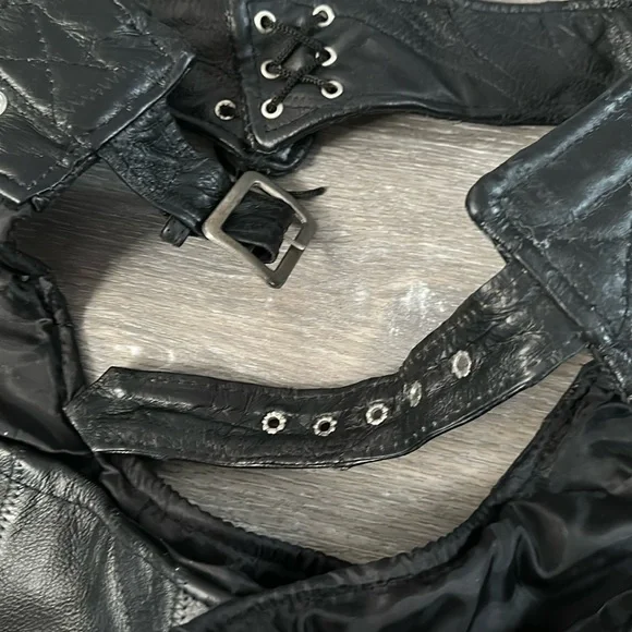 Men’s Diamond Plate Black Leather Motorcycle Chaps, Size Extra Large. - Picture 12 of 16